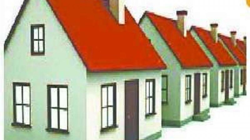 जनता आवासका घर मानिस नबस्दै भत्किन थाले