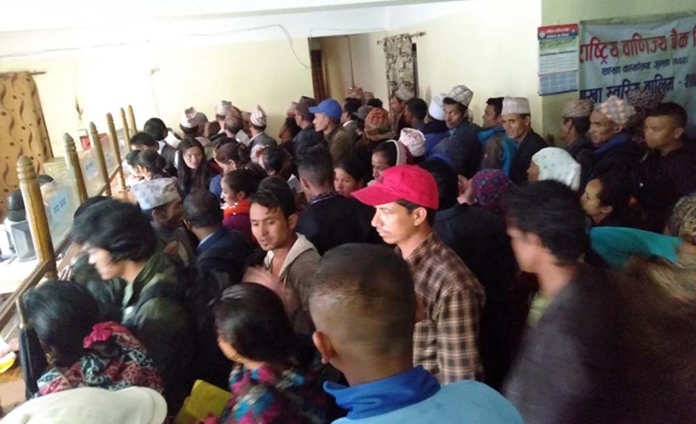 बैंक निक्षेप घट्यो, फेरि तरलता अभाव चर्किन थाल्यो 
