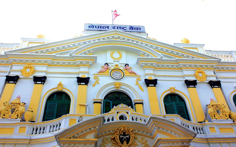 प्रणालीमा अधिक तरलता भएपछि बैंकहरुबाट फेरि पैसा तान्दै राष्ट्र बैंक