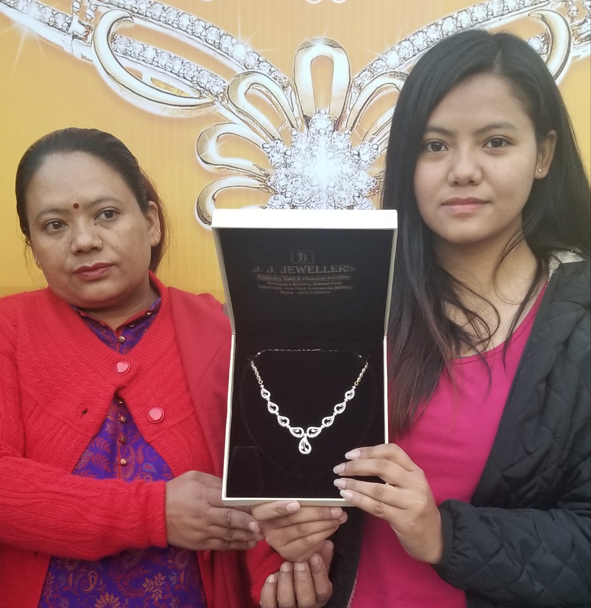 सनफ्लो सनफ्लावर तेल खरिद गर्दा पाटनकी सुनिता लामाले पाइन हिराको हार