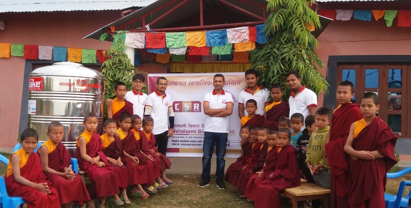 महालक्ष्मी विकास बैंकद्वारा पानी ट्याङकी वितरण