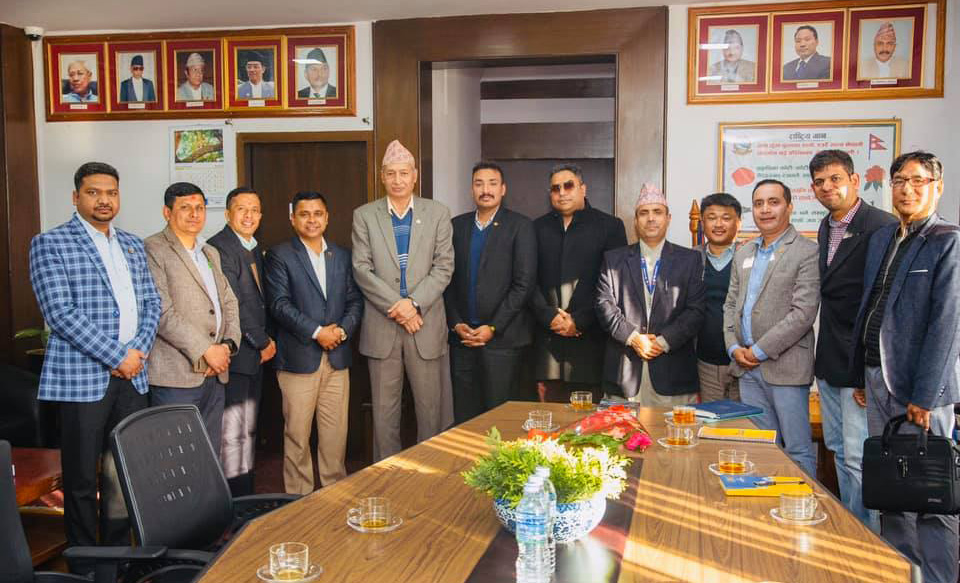 राष्ट्र बैंकको सवारी कर्जामा कडाइले व्यवसायीलाई समस्या परेको गुनासो, व्यवसायीका समस्या समाधान गर्न अर्थमन्त्री प्रतिबद्ध