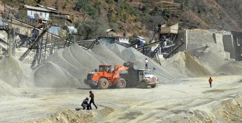 काभ्रेका मापदण्डविपरीतका क्रसर–खानी बन्द गर्न निर्देशन