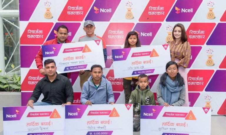 एनसेलका मासिक र साप्ताहिक विजेताहरुलाई नगद पुरस्कार वितरण