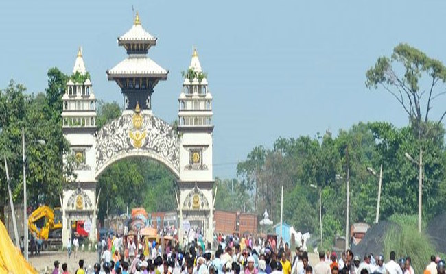 वीरगञ्ज नाकाबाट भारत प्रवेश गर्नेको लर्को