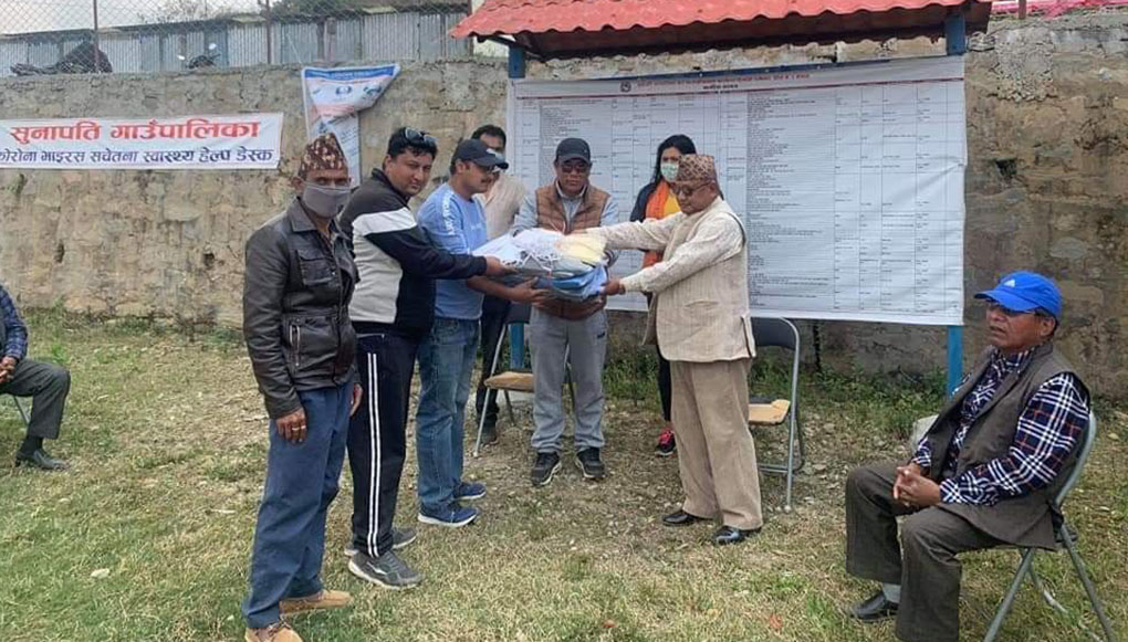 नेपाली कांग्रेस रामेछाप–काठमाडौं सम्पर्क समितिद्वारा सुनापति गाउँपालिकालाई स्वास्थ्य सामाग्री सहयोग
