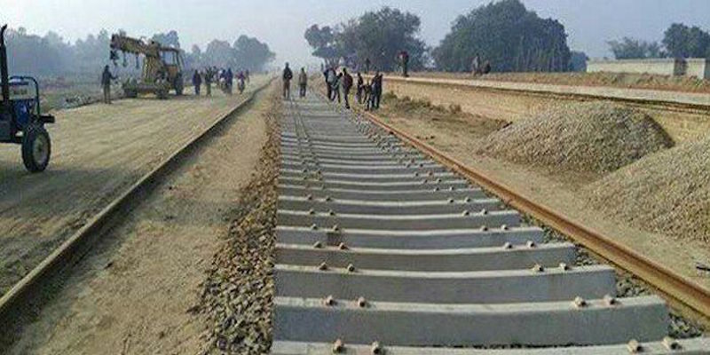 लकडाउनमा जारी छ रेलमार्गको काम
