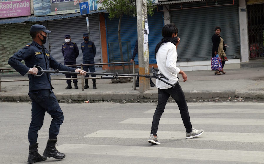 अब पैदलयात्रुले काठमाण्डौ छिर्न नपाउने, गल्लीमा निस्किनेलाई पनि कारबाही हुने