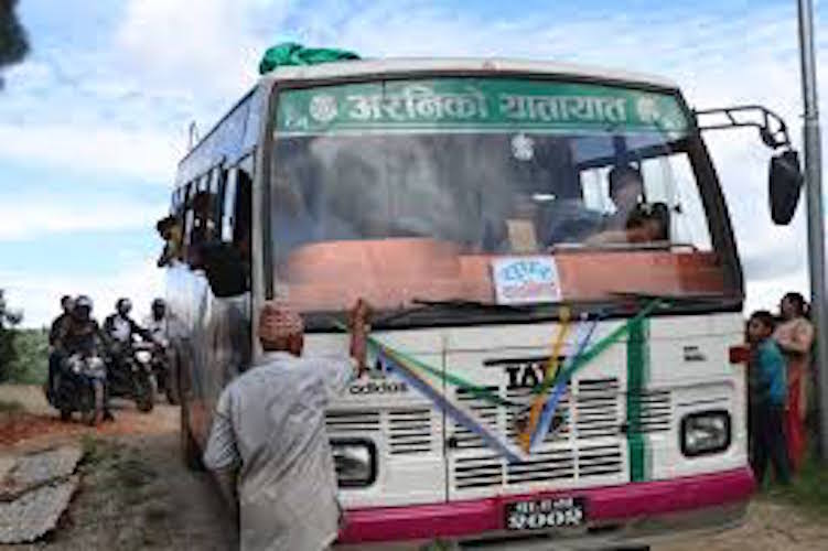 सिन्धुपाल्चोकमा अरनिको यातायात समितिका गाडी सञ्चालनमा
