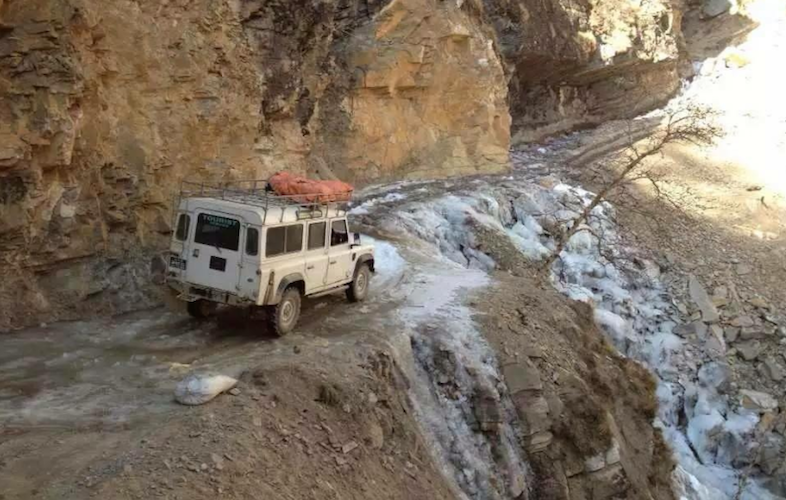 मुस्ताङमा सडक अवरुद्ध हुँदा जनजीवन प्रभावित