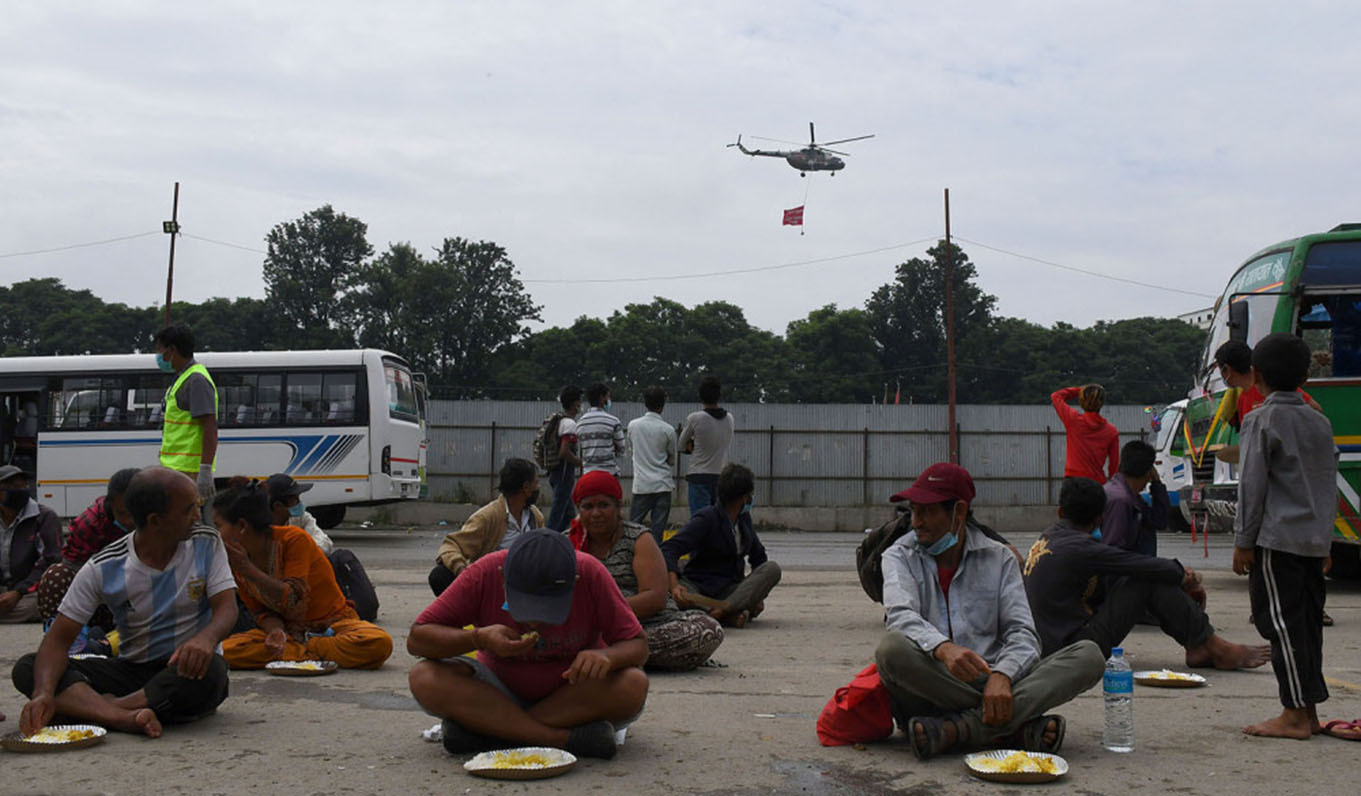 भोको पेटसामु पुष्पवृष्टि