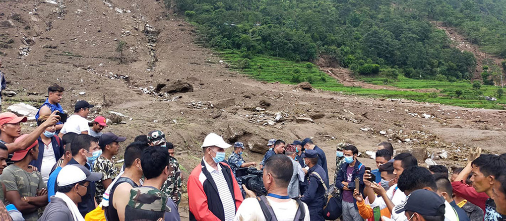 सिन्धुपाल्चोकको बाह्रविसे घुम्थाङ पहिरोमा परी मृत्यु हुने ११ जनाको शब भेटियो, २० अझै बेपत्ता  (सबैको नाम सहित)