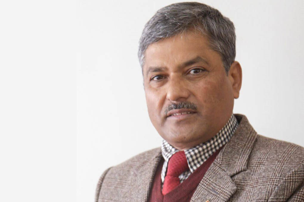 कोरोनाका कारण समस्यामा परेका व्यवसायीलाई नपेल्न गभर्नर अधिकारीको आग्रह