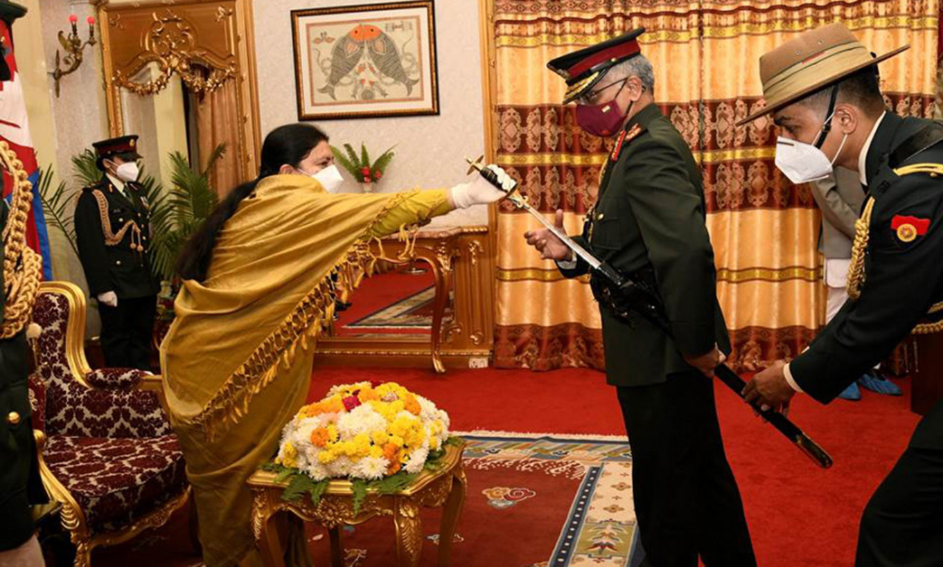 ओली राष्ट्रबादको मुखुण्डो च्यातियो, लिपुलेक भारतको भएको दाबी गर्नेलाई नेपालको मानार्थ प्रधानसेनापति !