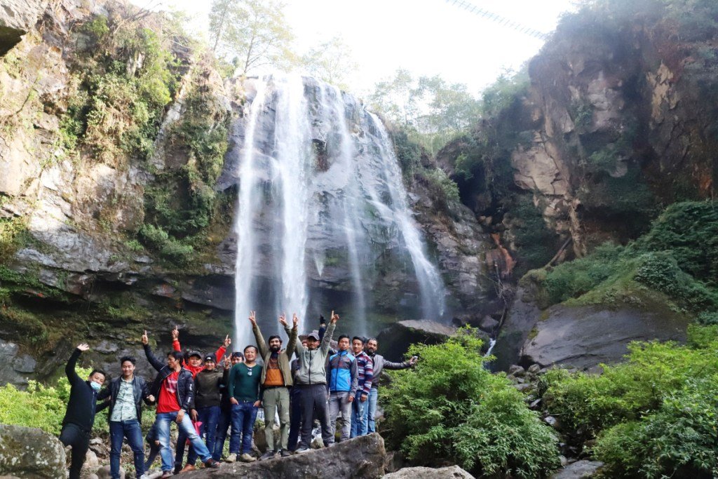 पर्यटकका लागि आकर्षक गन्तव्य बन्दै मुवा झरना