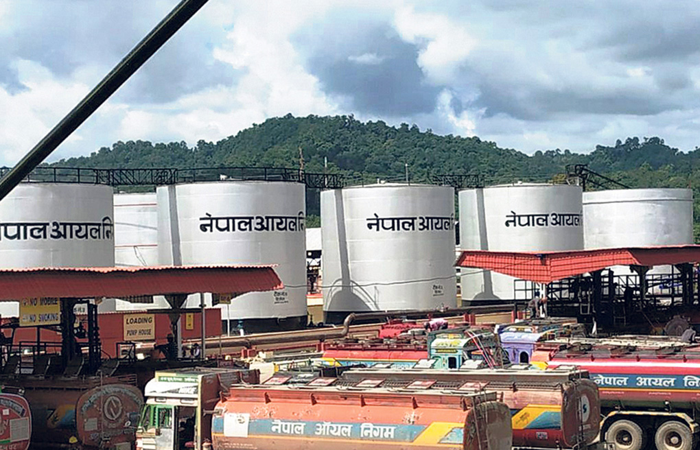 वीरगंज नाकाबाट डिजेल आयात घट्यो ,  राजस्वमा संकलनमा १५.१६ प्रतिशतले गिरावट