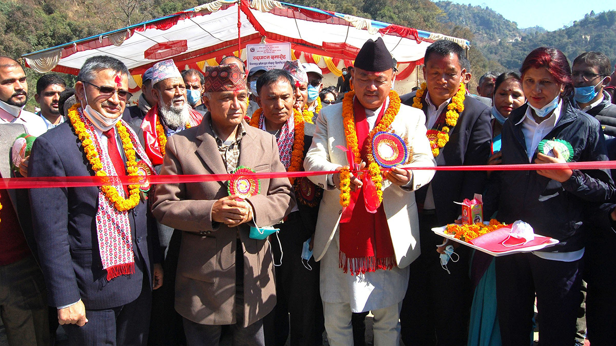 ठूला पूर्वाधार निर्माणमा प्राथमिकता : मन्त्री नेम्वाङ