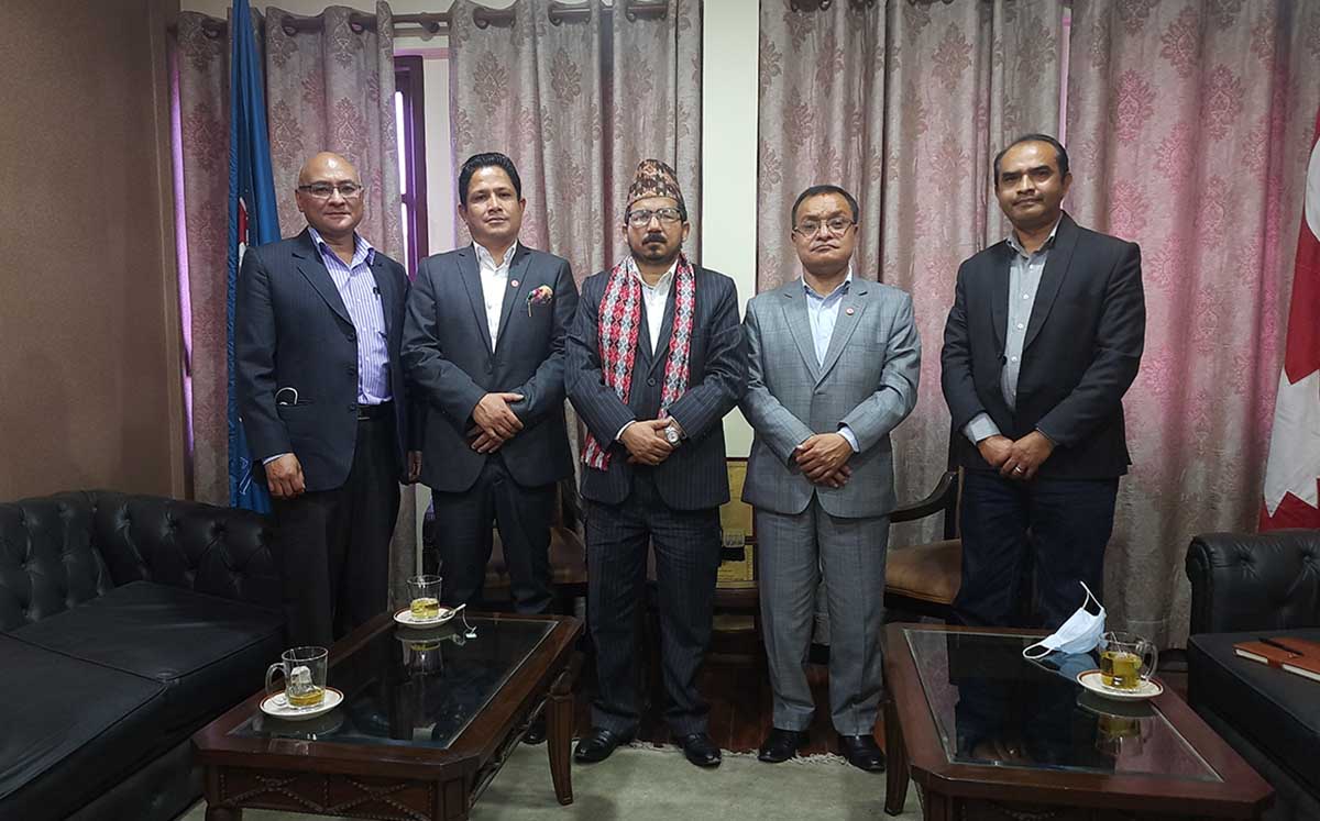 महासंघका उपाध्यक्ष श्रेष्ठ र दक्षिण अफ्रिकाका लागि नवनियुक्त नेपाली राजदूत विश्वकर्मा बीच भेटवार्ता