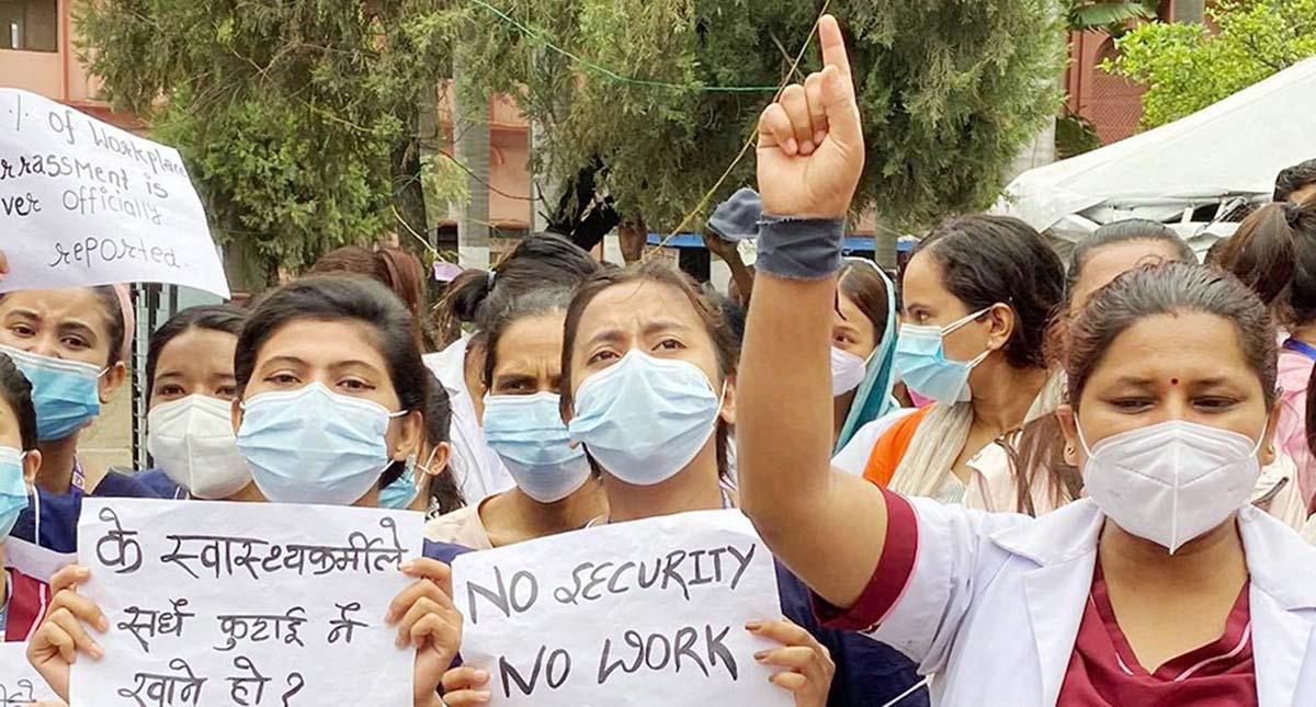 आक्रमणको विरोधमा स्वास्थ्यकर्मी आन्दोलित