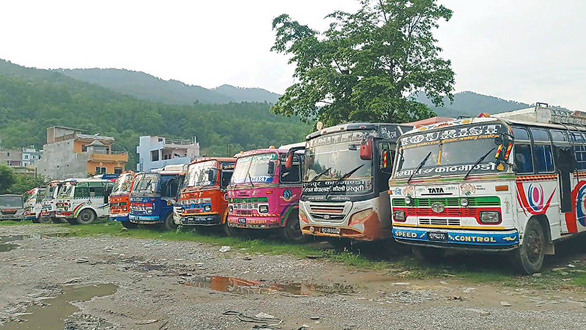 यातायात व्यवसायीको आन्दोलनले मारमा सर्वसाधारण, यातायात सेवा ठप्प