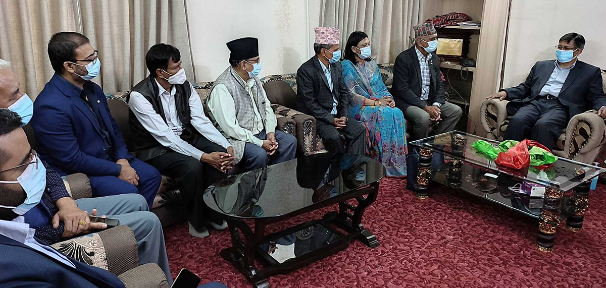 सहकारीलाई प्राथमिकतामा राखेर खोप दिने गृहमन्त्री खाँडको प्रतिबद्धता