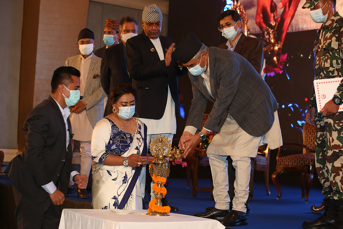 नेपाल उद्योग परिसंघको साधारणसभा उद्घाटन गर्दै प्रधानमन्त्री देउवाले भने– ‘सबैलाई निःशुल्क खोप पहिलो प्राथमिकता’