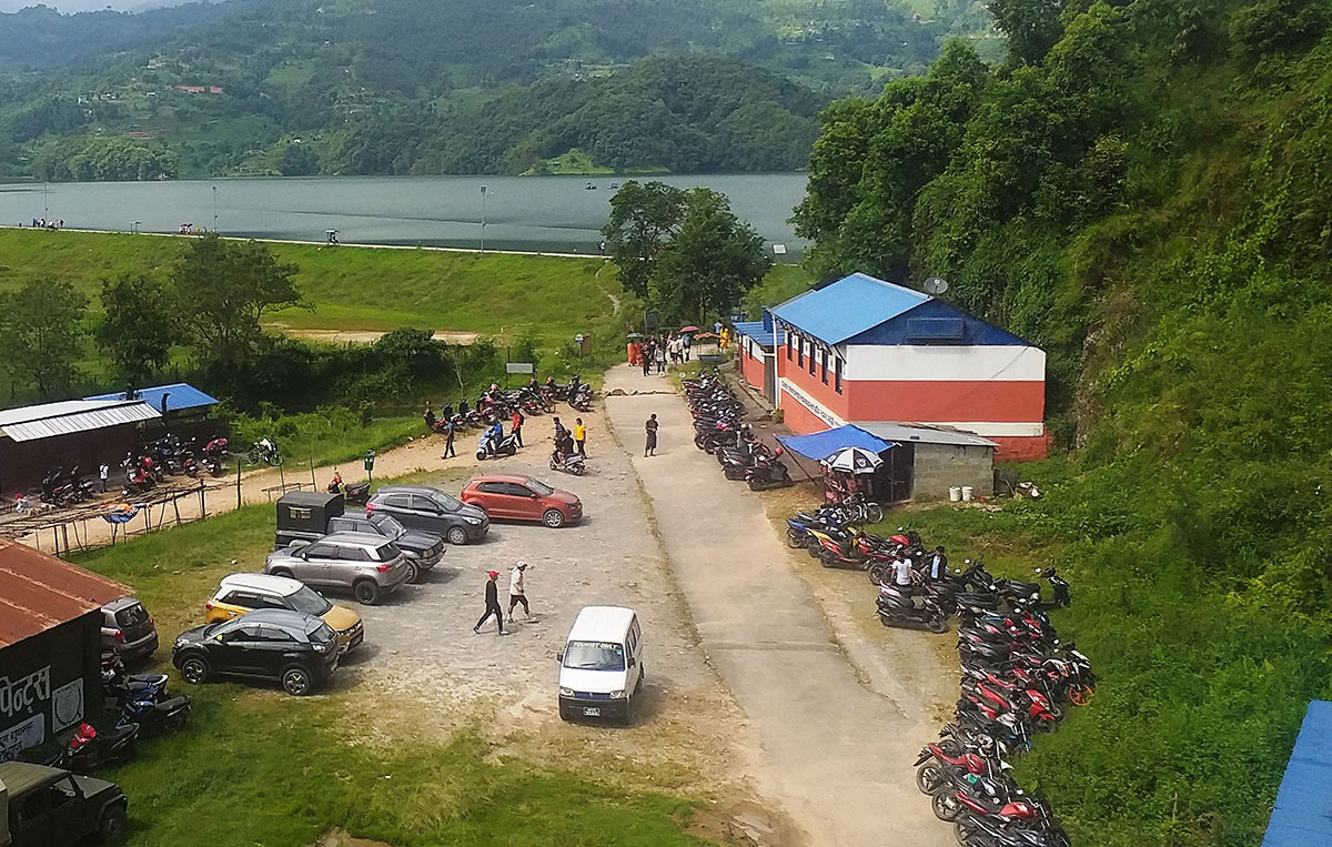बेगनासका होटल त खुले तर महामारीको त्रास कायमै