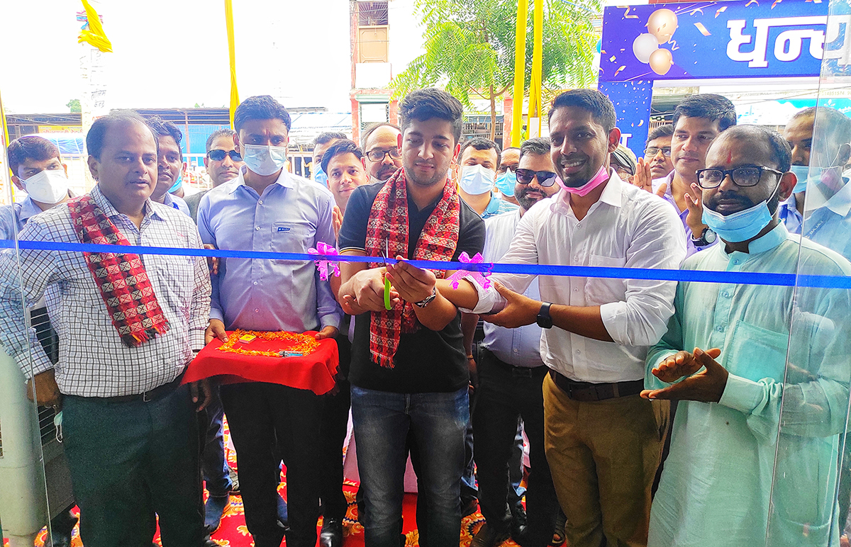 बजाजको नयाँ शोरुम जनकपुरमा खुल्यो
