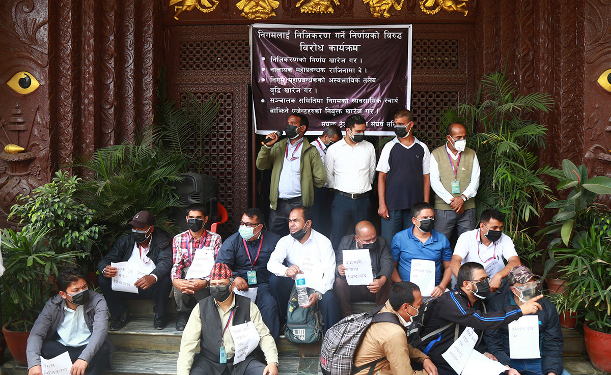 वायु सेवा निगमका कर्मचारीको आन्दोलन जारी, आन्दोलनरत कर्मचारीद्वारा कार्यालयमै नाराबाजी गरेपछि तनावग्रस्त