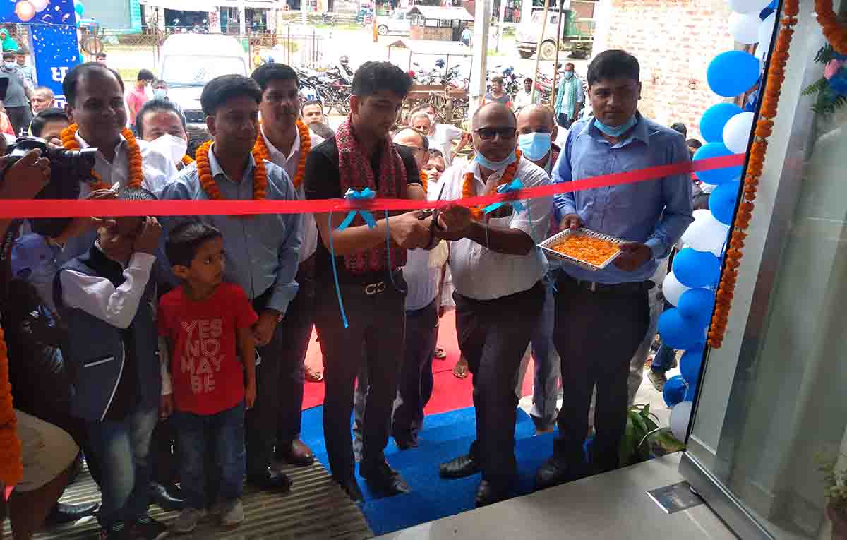 बजाजको नयाँ शोरुम अब धनुषामा, मोटरसाइकल किन्ने ग्राहकहरुका लागि आकर्षक उपहारको व्यवस्था