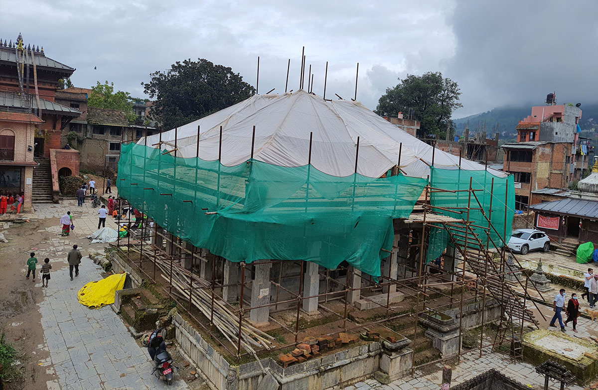 पुनःनिर्माणले गतिलिँदै रातो मच्छिन्द्रनाथ मन्दिर