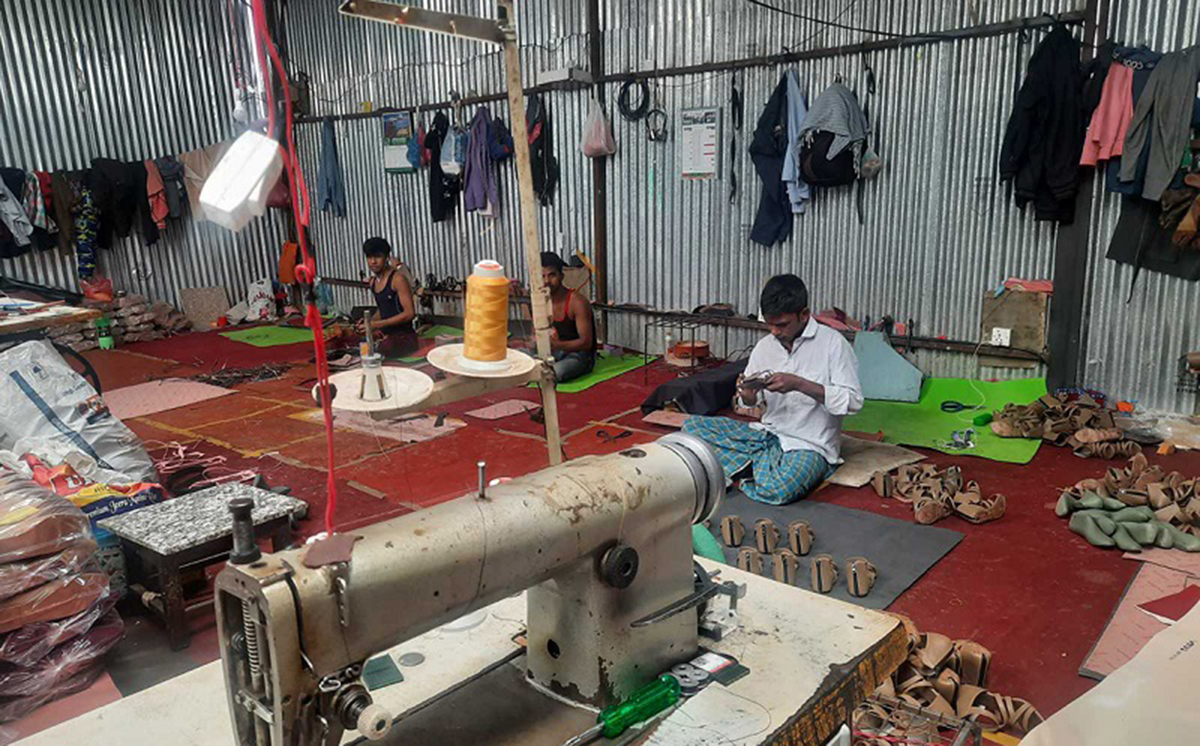 युवा मिलेर जुत्ता चप्पल उद्योग सञ्चालन
