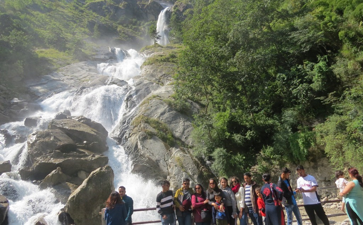 आन्तरिक पर्यटकले बढ्यो रुप्सेको रौनक