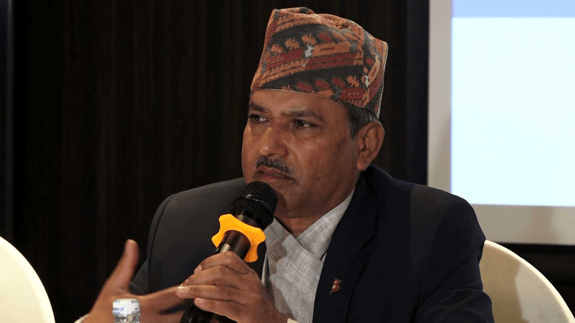 मुलुकको अर्थतन्त्रको माग अनुसार मौद्रित नीति आउँने गभर्नर अधिकारीको दाबी