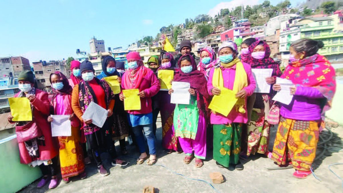 लघुवित्तको जालमा ग्रामीण महिला, कर्मचारीद्वारा ज्यान मार्ने धम्की