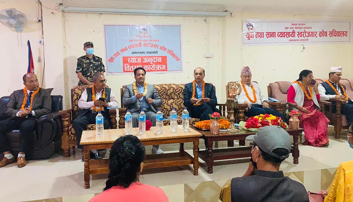 मन्त्री अथकद्वारा बाँकेका १ सय ३७ जनाको ब्याज अनुदान फिर्ता