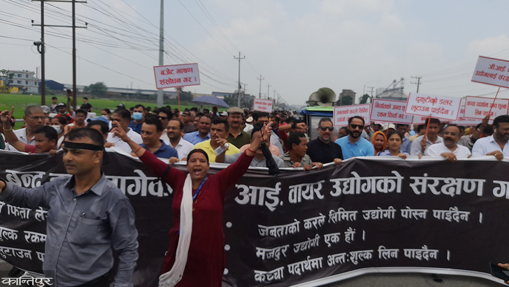 पूर्वका व्यवसायी फेरि सडकमा