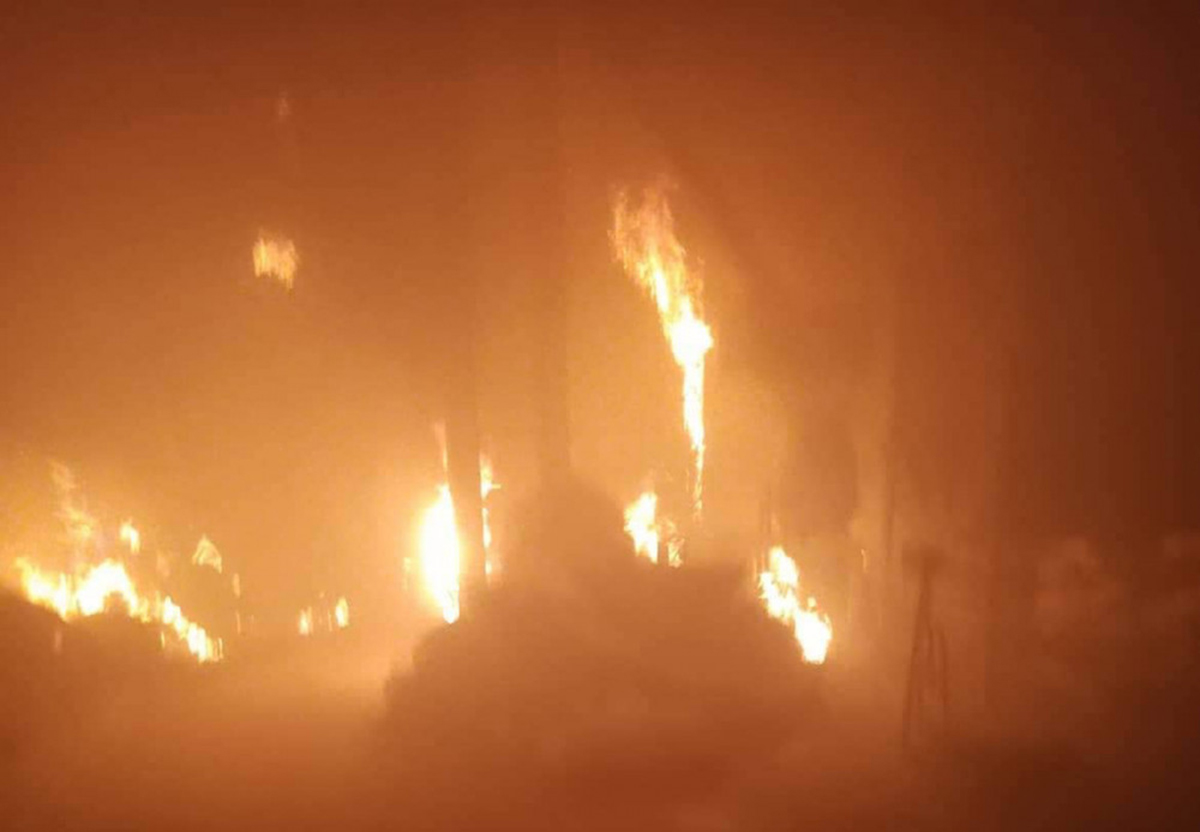 चितवनको मञ्जुश्री दाना उद्योगमा आगलागी हुँदा डेढ करोड बढीको क्षति
