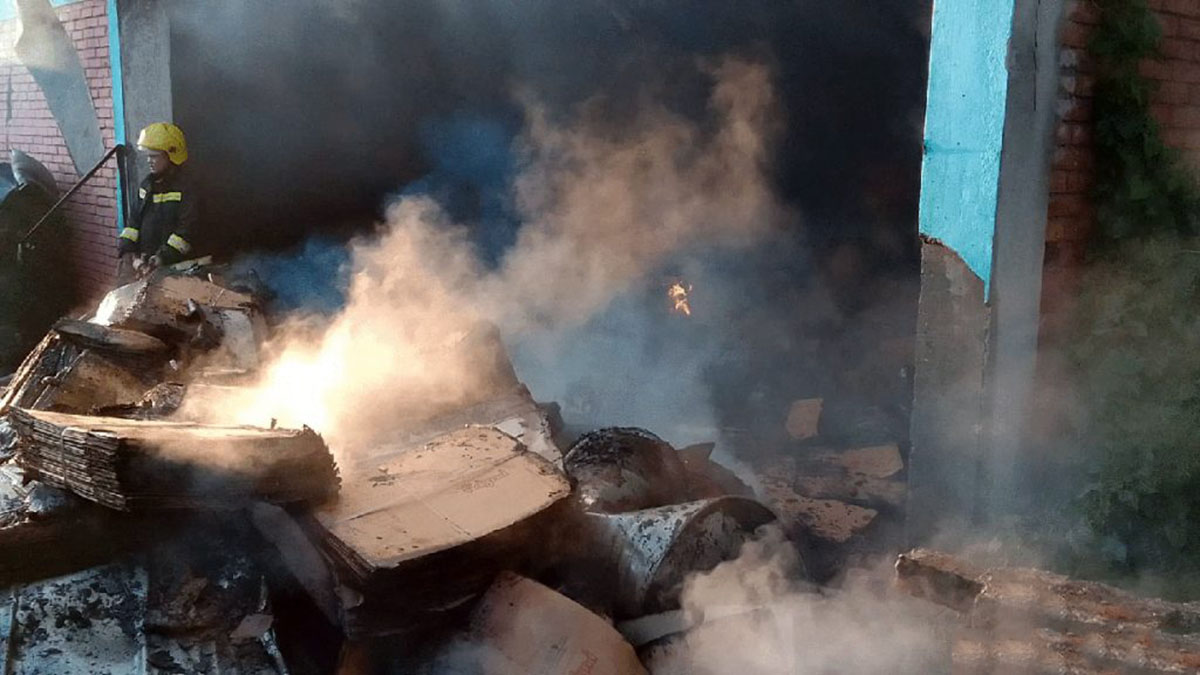 चितवनमा रहेको जुस उद्योग पल्पी जुस उद्योगमा आगलागी, क्षतिको विवरण आउँदै