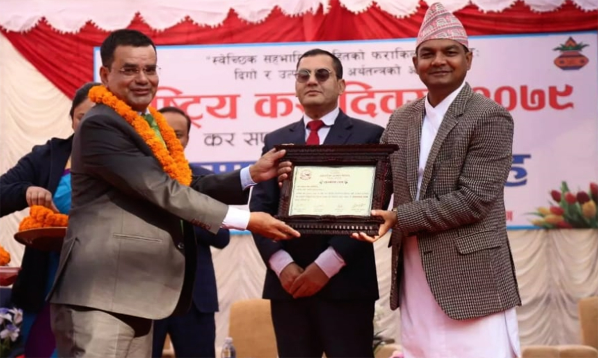 वित्तीय क्षेत्रको बढी कर भुक्तानी गर्नेमा नबिल बैंक सातौं पटक सम्मानित