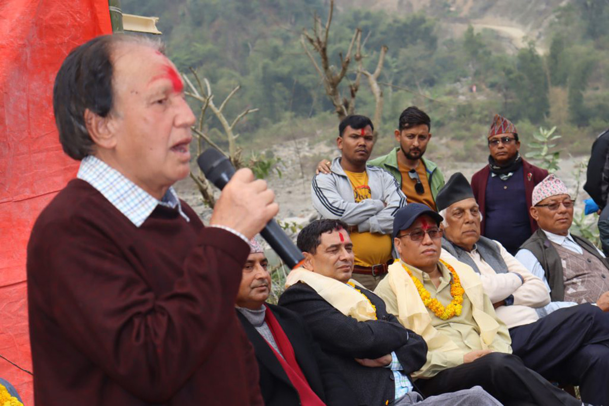 मन्त्री खड्काद्वारा उदयपुर र खोटाङ जोड्ने दुधकोसी नदीमा निर्माण गर्न लागिएको मोटरेबल पक्की पुलको शिलान्यास