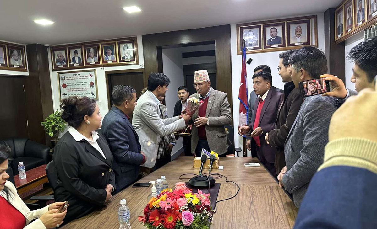 सेयर बजारका समस्या छिट्टै समाधान गरिदै, छलफल पछि उचित निकास निकाल्न अर्थमन्त्री प्रतिबद्ध