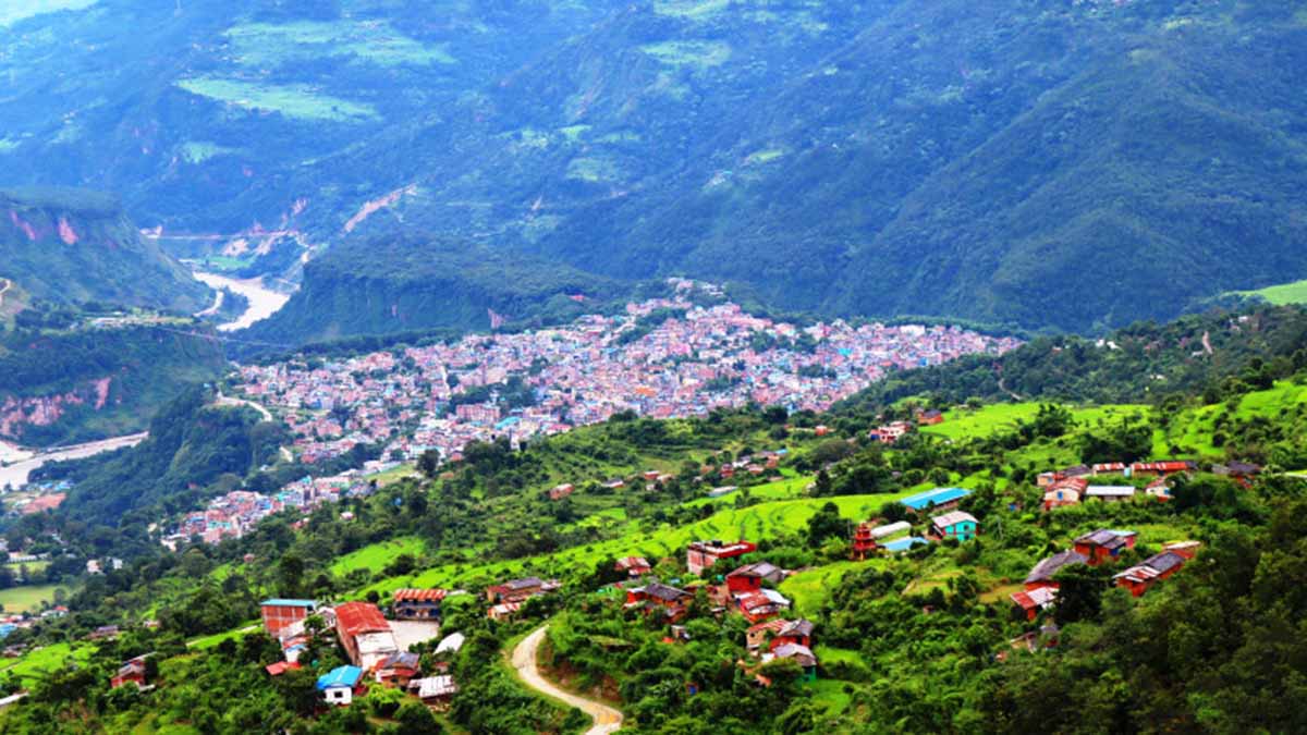 मुक्तिनाथ र पोखराको बाटैमा पर्ने बागलुङमा किन आउँदैनन् पर्यटक ? स्थानीय भन्छन् ‘बत्तीमुनिको अध्याँरो’
