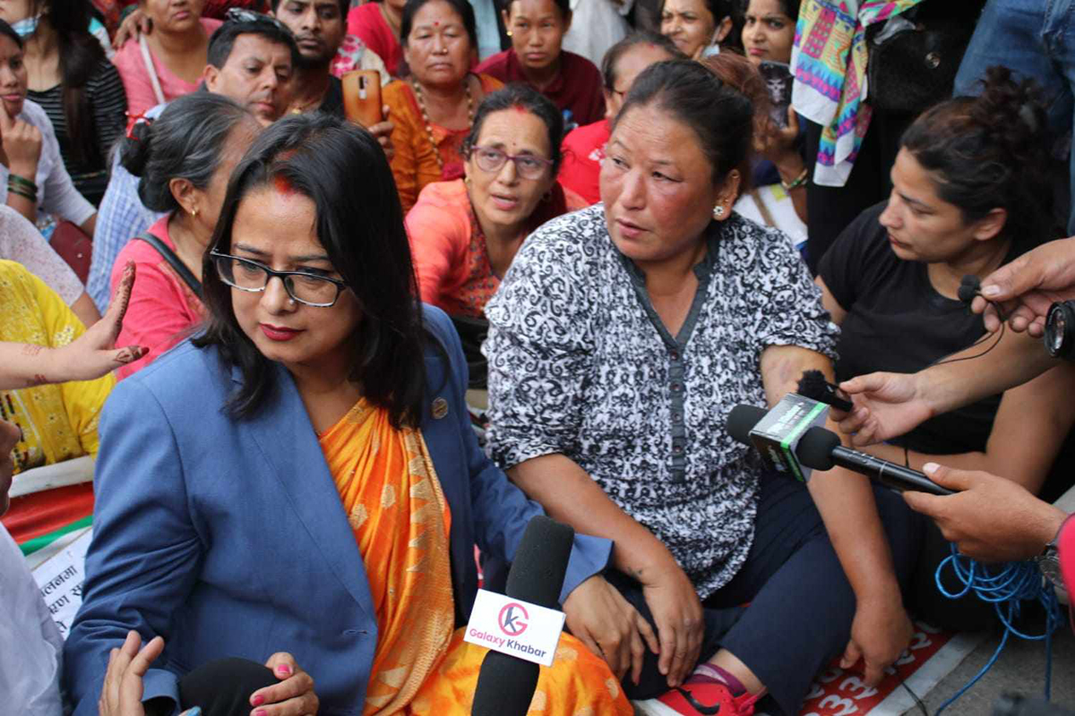 थन्किएर बसेका सहकारी कार्यबिधि कार्वान्वयन गराउँदै मन्त्री चौधरी
