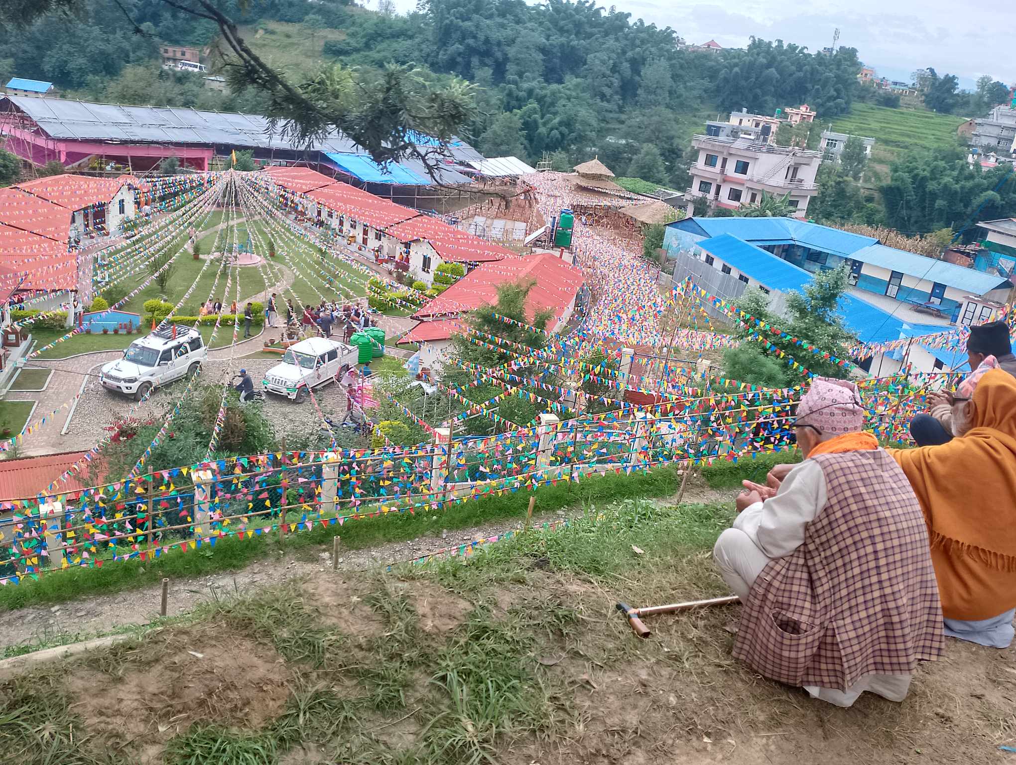 ‘बेहुली’ झै चिटिक्क सिगारियो भक्तपुरको ताथली नालाछाप, आकर्षक सजावटमा टिकटक बनाउनेदेखि सजावट हेरेर आनन्द लिनेको भीड