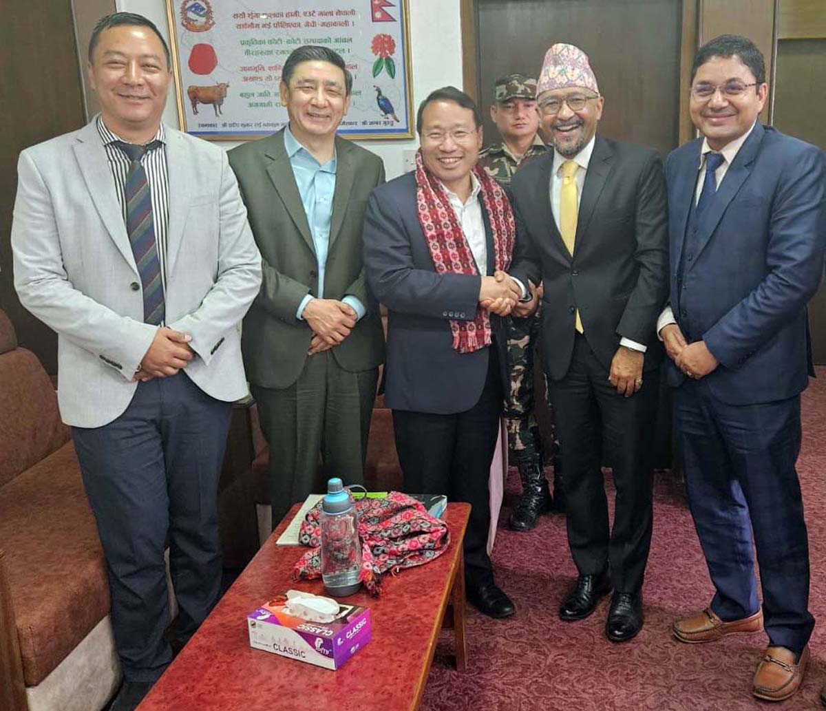डेभलपमेण्ट बैंकर्स एसोसिएसनद्वारा नवनियुक्त अर्थमन्त्रीलाई वधाई ज्ञापन