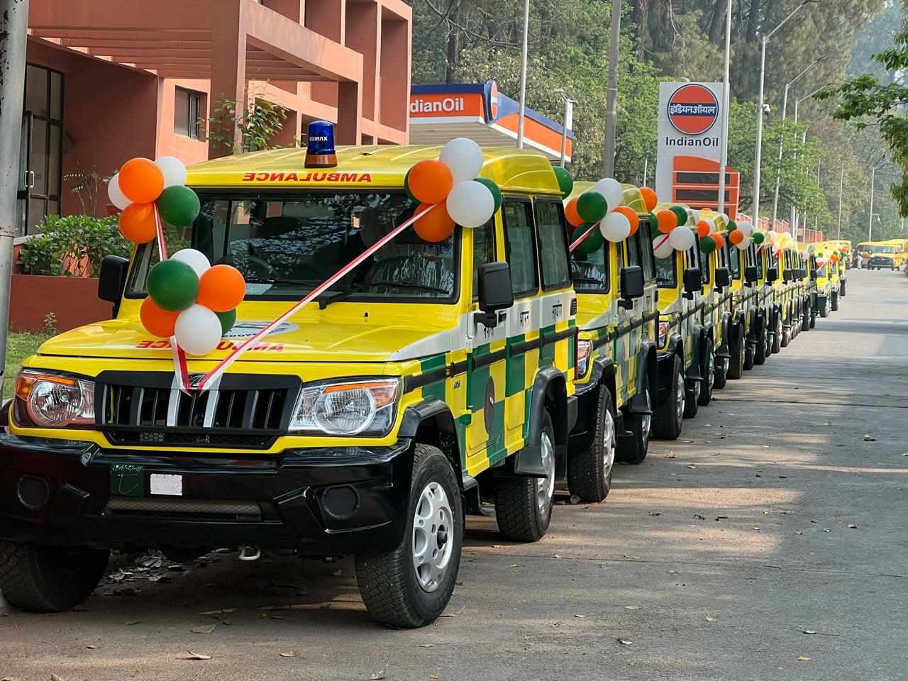भारत सरकारद्वारा ३५ वटा एम्बुलेन्स र ६६ वटा स्कुल बस उपहारस्वरुप प्रदान