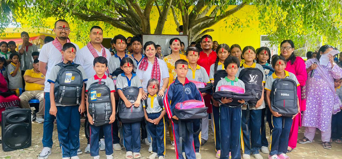 सिद्धार्थ बैंकद्वारा विद्यार्थीलाई झोला र स्टेशनरी वितरण