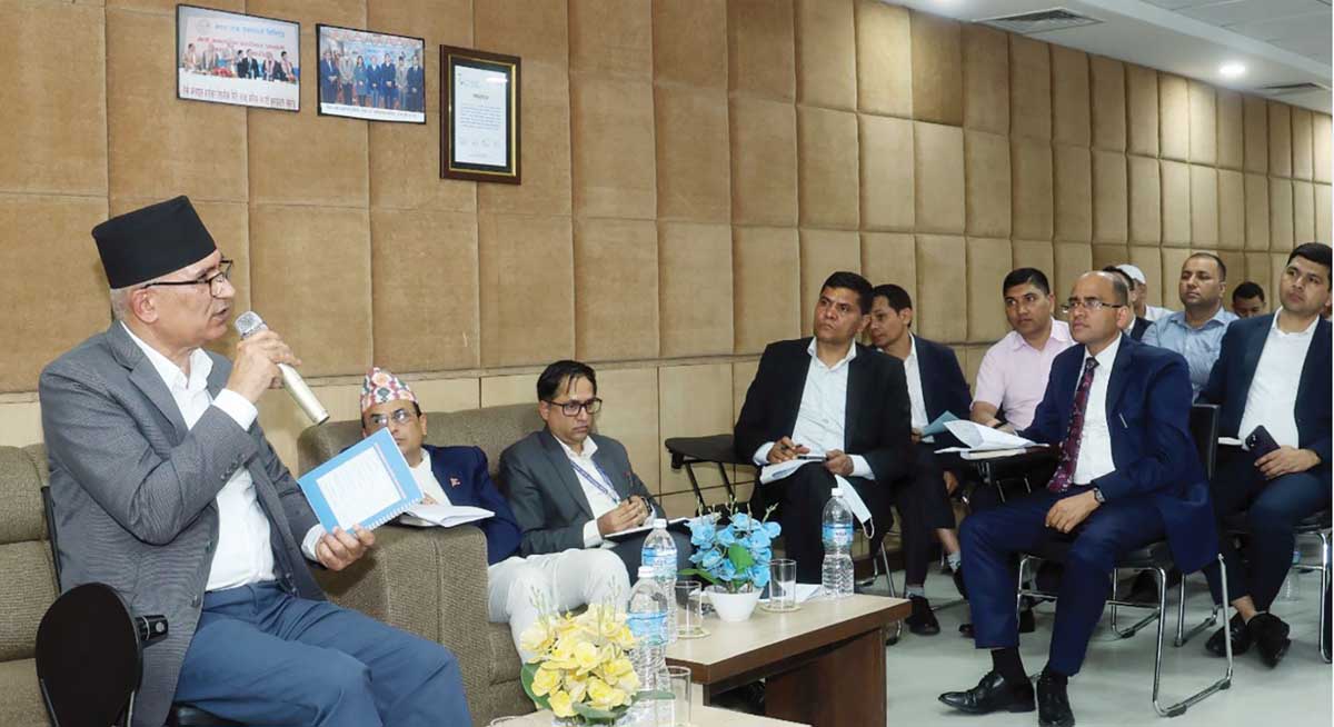 सेयर बजार ओरालो लागेपछि अर्थमन्त्री चिन्तामा, ओरालो लाग्नुको कारण खोज्दै अर्थमन्त्रीसहितको टोली नेप्सेमा