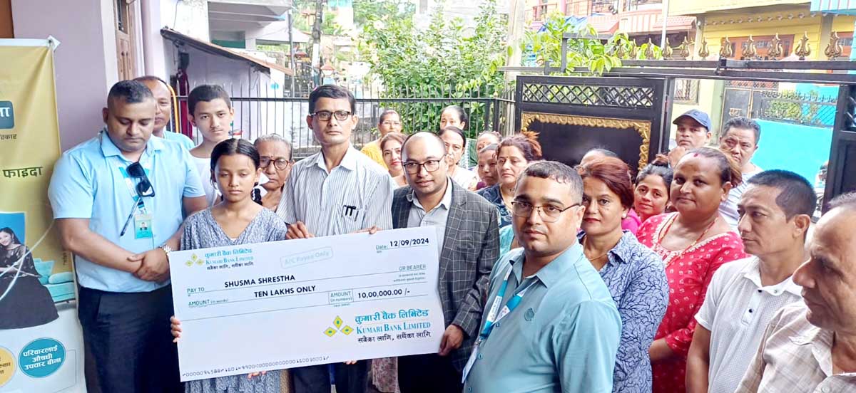 कुमारी बैंकद्वारा १० लाख रुपैयाँको बीमा रकम भुक्तानी